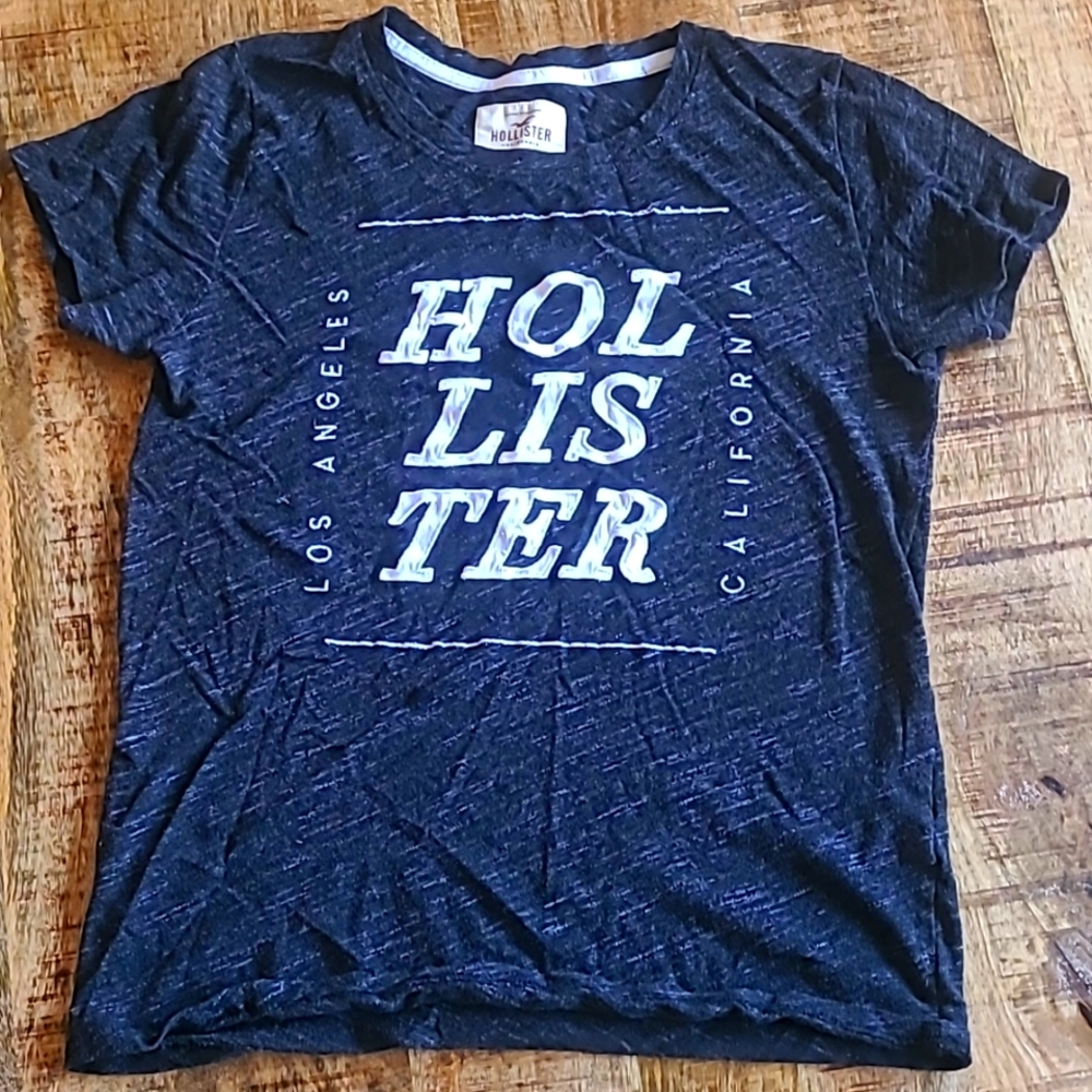 Hollister tee